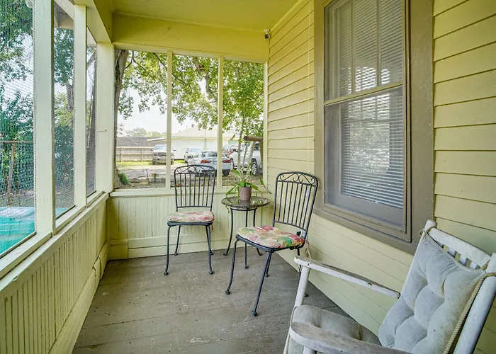 Walkable Dtwn W/ Screened Porch