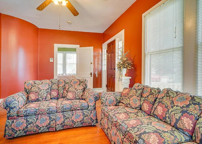 Hébergement de vacances Walkable Dtwn W/ Screened Porch *