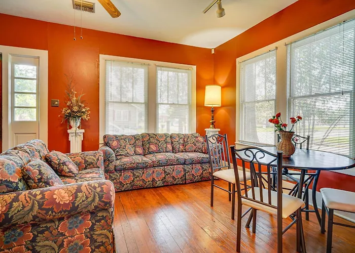 Walkable Dtwn W/ Screened Porch Lafayette