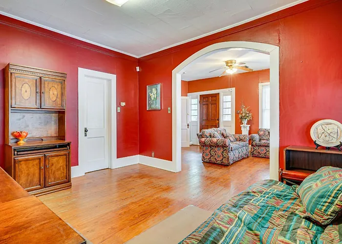 Hébergement de vacances Walkable Dtwn W/ Screened Porch *