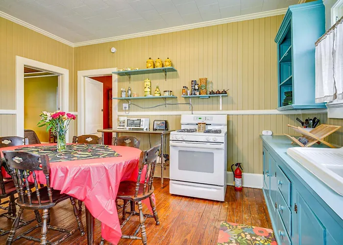 Walkable Dtwn W/ Screened Porch Hébergement de vacances *