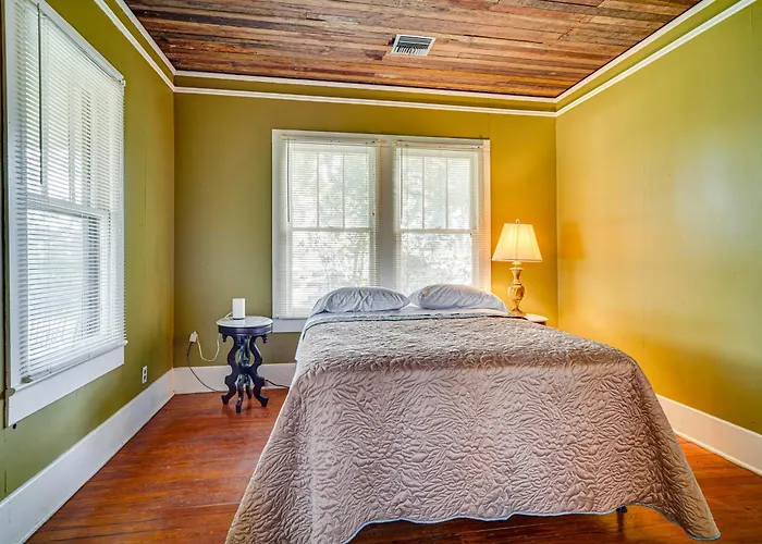 Walkable Dtwn W/ Screened Porch Hébergement de vacances Lafayette