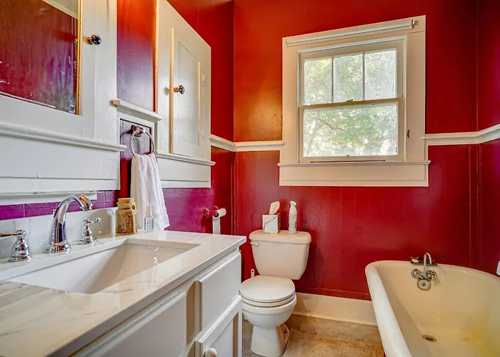 Hébergement de vacances Walkable Dtwn W/ Screened Porch *